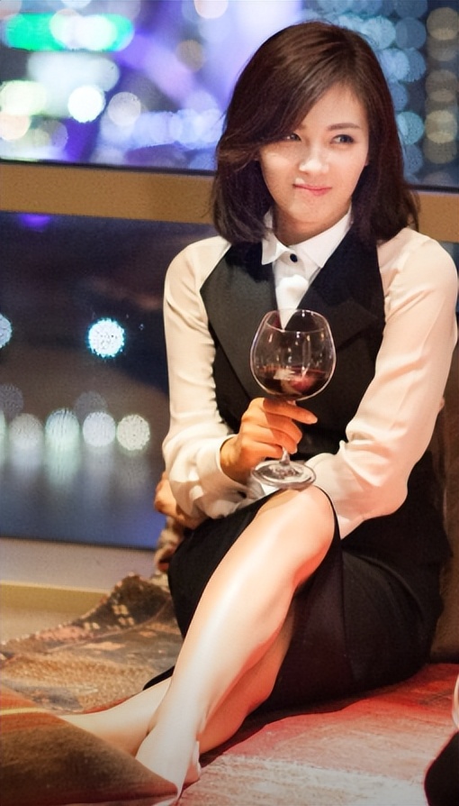 酒桌女神酒量排名_女明星娱乐排行榜_娱乐圈女明星酒量排行